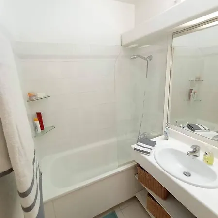 2p 42m² Terrasse / Piscine / Clim / ! Apartman