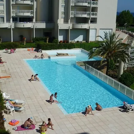 2p 42m² Terrasse / Piscine / Clim / ! Apartman